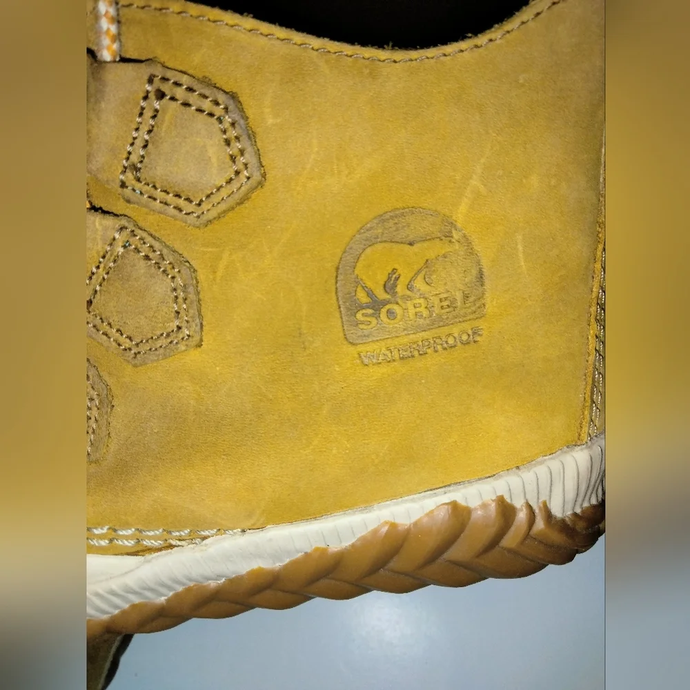 Sorel (Size 6) Colorblock Out N About Leather Weatherproof Plus Elk Hi-Top Boots